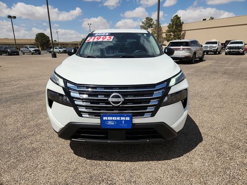 Used 2024 Nissan Rogue S image 2