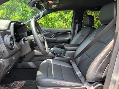 Used 2024 Chevrolet Colorado W/T RWD image 14