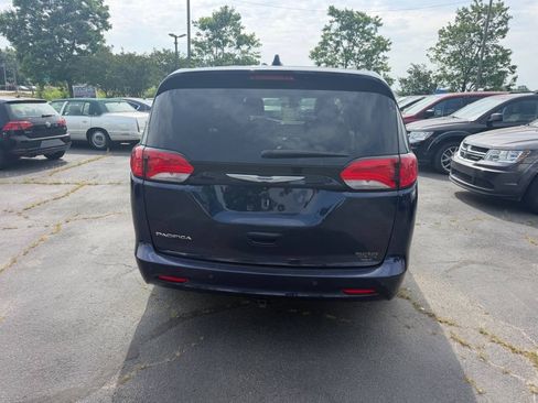 Used 2018 Chrysler Pacifica LX FWD image 4