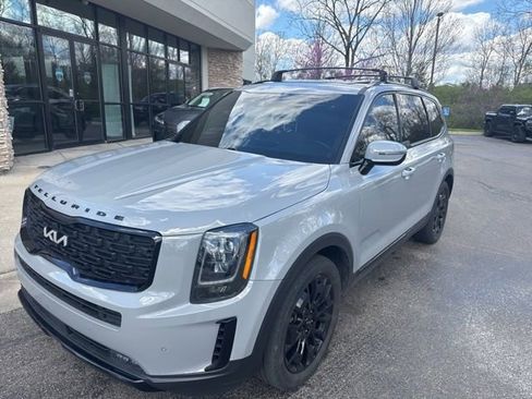 Used 2022 Kia Telluride SX w/ Nightfall Edition Package image 3