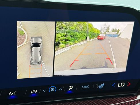 New 2026 Chevrolet Traverse Z71 w/ Enhanced Driving Package image 17