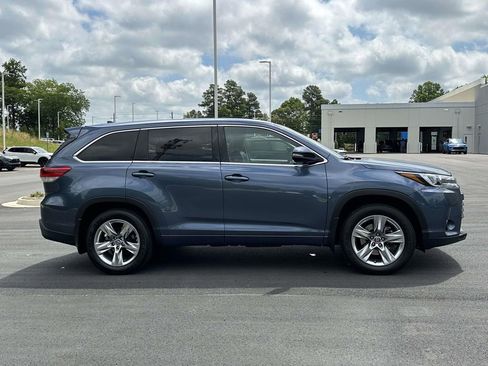 Used 2017 Toyota Highlander Limited AWD/4WD image 28