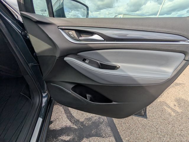 Used 2018 Buick Enclave Essence AWD/4WD image 7