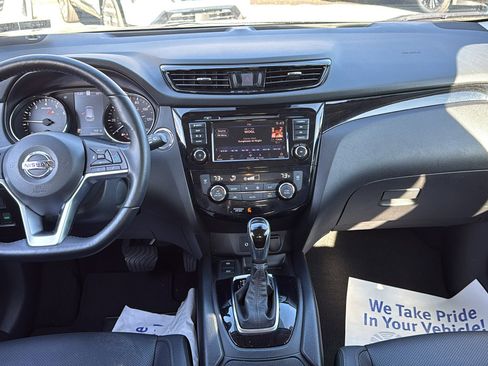 Used 2022 Nissan Rogue Sport SL image 5