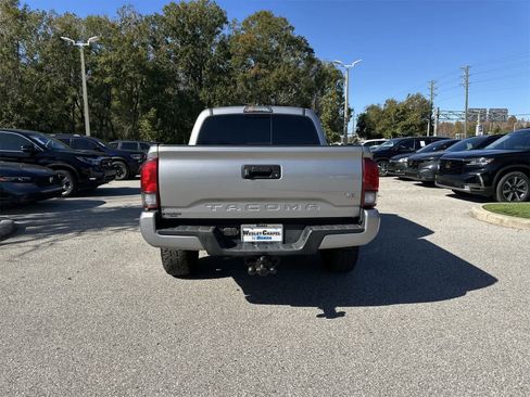 Used 2018 Toyota Tacoma TRD Sport image 5