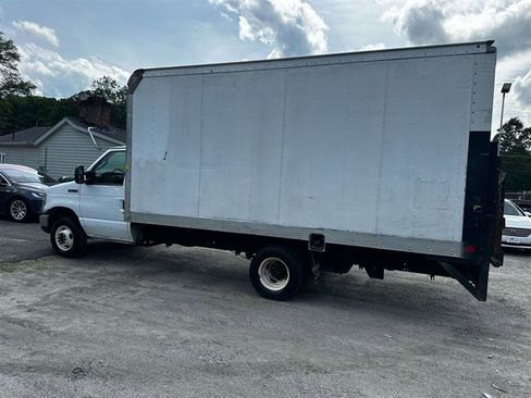 Used 2018 Ford E-350 and Econoline 350 Super Duty image 34