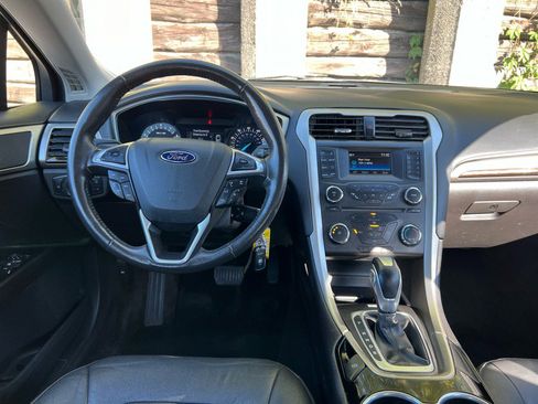 Used 2015 Ford Fusion SE w/ Equipment Group 202A image 12