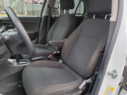 Used 2021 Chevrolet Trax LS w/ Tint and Cruise Package AWD/4WD image 9