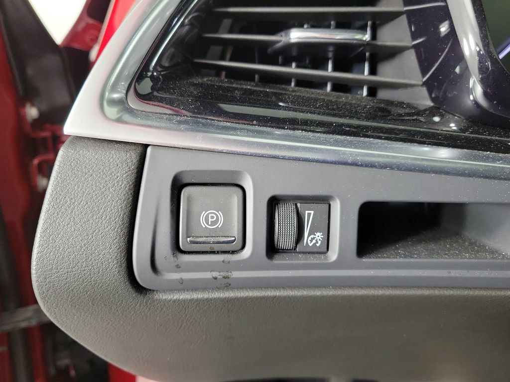 Certified 2024 Cadillac XT6 Luxury AWD/4WD image 32