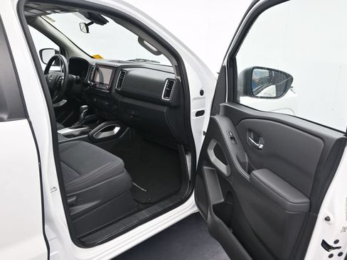 Used 2022 Nissan Frontier SV RWD image 16