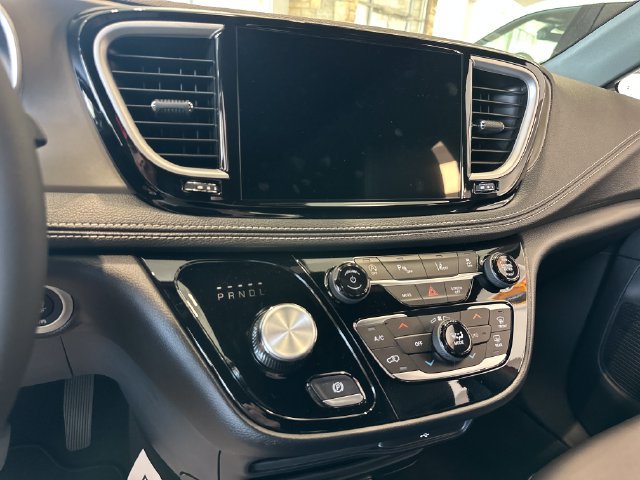 New 2027 Chrysler Pacifica Select w/ Family Tech Group FWD image 14