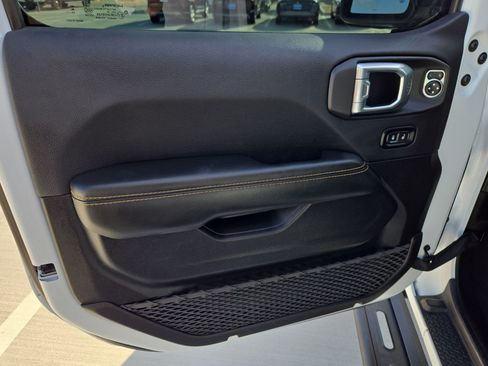 Used 2024 Jeep Gladiator Sport AWD/4WD image 14