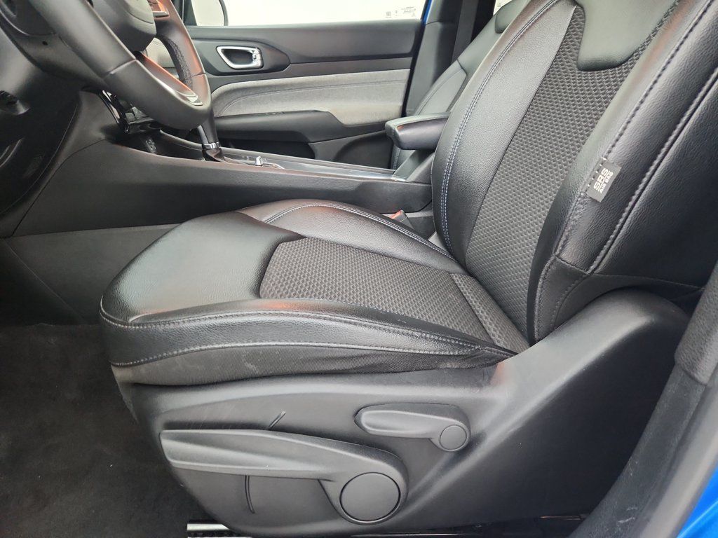 Used 2024 Jeep Compass Latitude AWD/4WD image 22