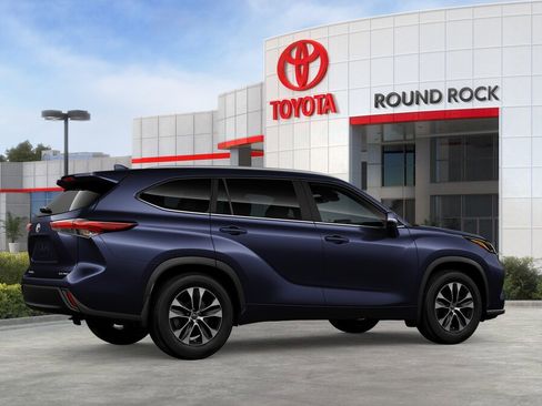 New 2026 Toyota Highlander XLE image 11