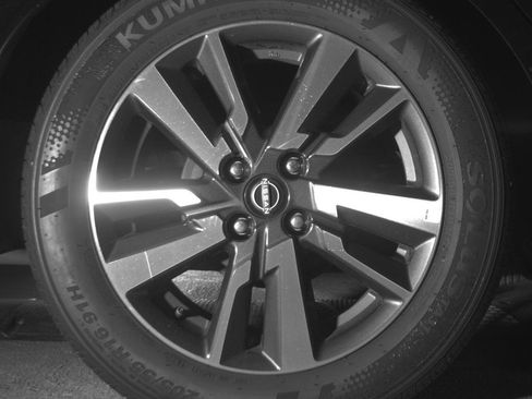 Used 2025 Nissan Versa SV image 15