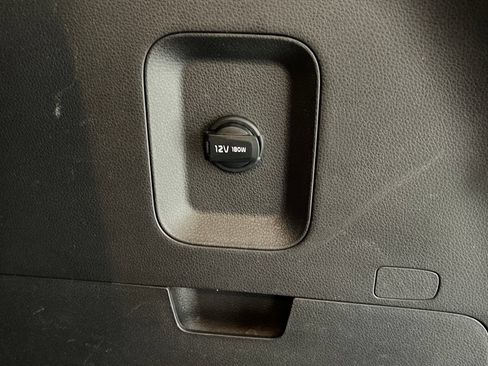 Used 2025 Kia Carnival FWD image 30