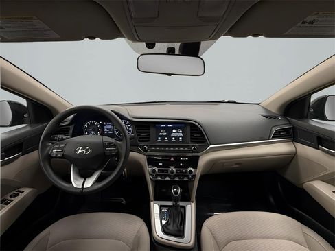 Used 2020 Hyundai Elantra SEL image 12