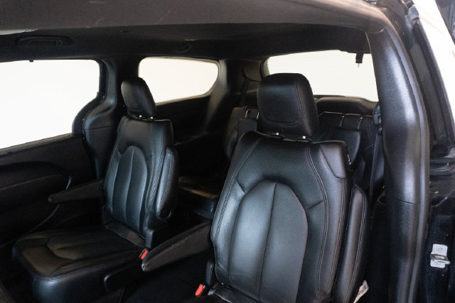 Used 2020 Chrysler Pacifica Touring w/ S Appearance Package FWD image 17