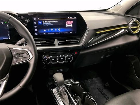 Used 2025 Chevrolet Trax ACTIV w/ Sunroof Package FWD image 7