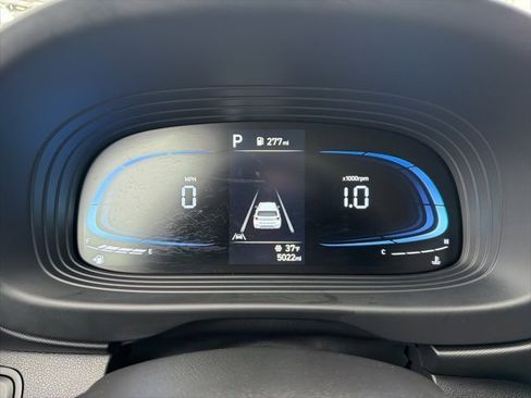 Certified 2025 Hyundai Venue SE image 20