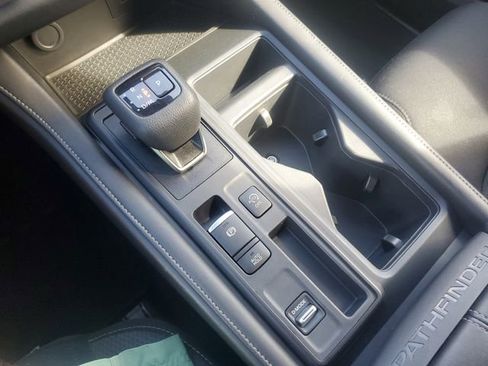 Certified 2025 Nissan Pathfinder S image 21