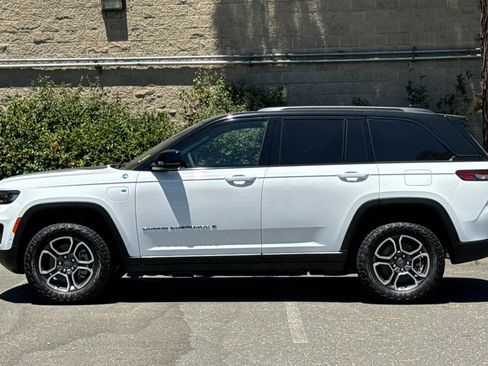 New 2023 Jeep Grand Cherokee Trailhawk w/ Advanced Protech Group II image 6