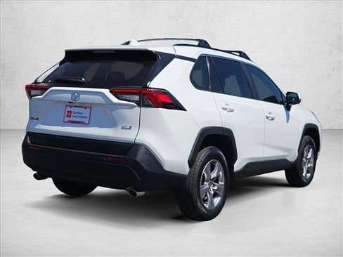 Used 2025 Toyota RAV4 XLE w/ Convenience Package FWD image 5