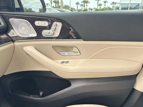 Used 2022 Mercedes-Benz GLS 580 4MATIC image 26