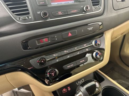 Used 2016 Kia Sedona LX w/ LX Convenience Package image 9