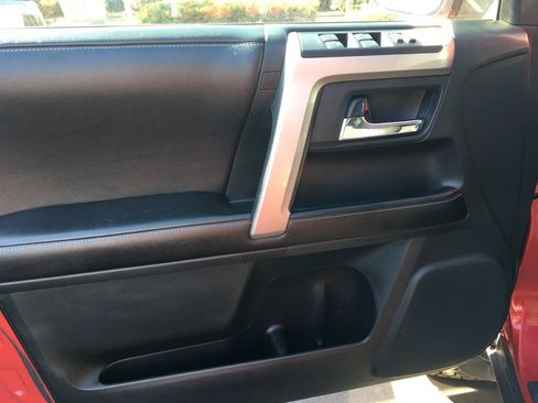 Used 2015 Toyota 4Runner SR5 AWD/4WD image 17