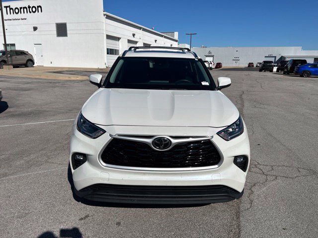 Used 2020 Toyota Highlander XLE FWD image 3