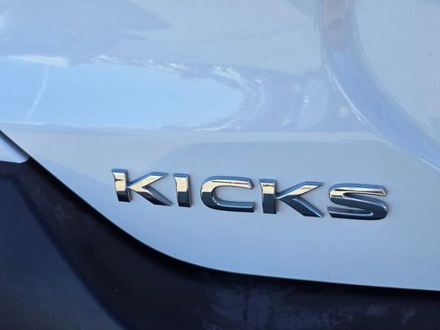 Used 2020 Nissan Kicks S image 13