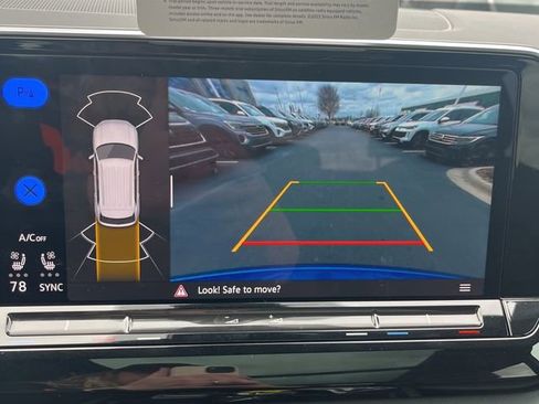 Used 2024 Volkswagen Atlas Cross Sport SEL R-Line image 4