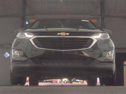 Used 2021 Chevrolet Equinox LS w/ LS Convenience Package image 3