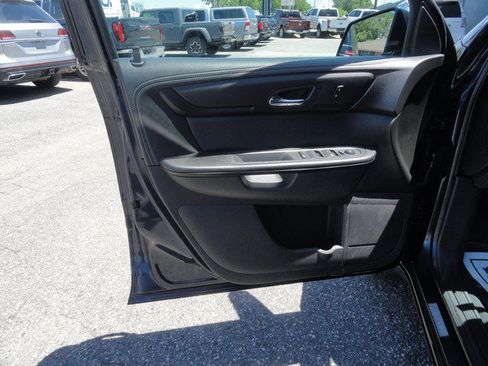 Used 2015 Chevrolet Traverse LT w/ Style and Technology Package FWD image 13