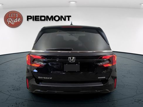 New 2026 Honda Odyssey Touring image 5