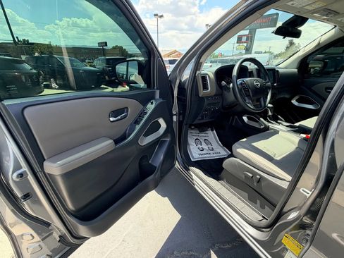 Used 2022 Nissan Frontier SV w/ Technology Package AWD/4WD image 9