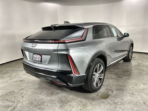 Used 2025 Cadillac Lyriq Luxury image 8