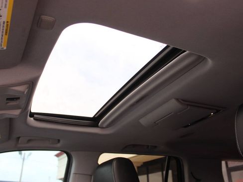 Used 2015 Chevrolet Tahoe LTZ AWD/4WD image 24