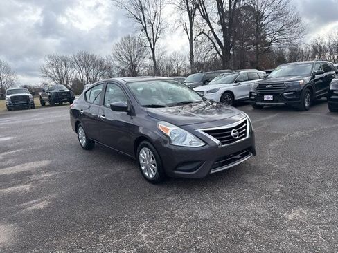 Used 2015 Nissan Versa SV image 7