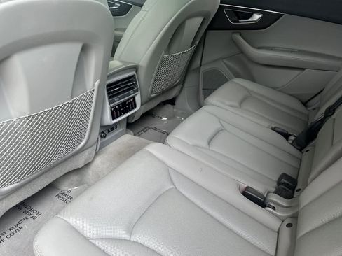 Used 2021 Audi Q7 3.0T Prestige AWD/4WD image 4