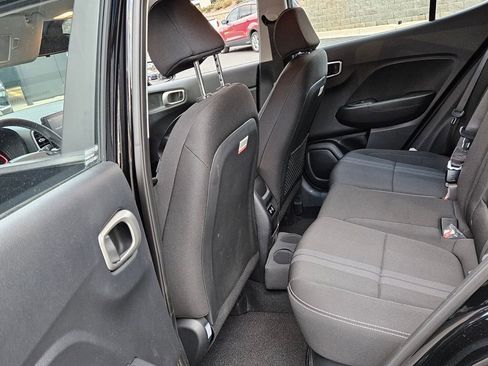 Used 2025 Hyundai Venue SEL image 10