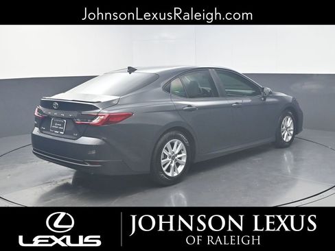 Used 2025 Toyota Camry image 9