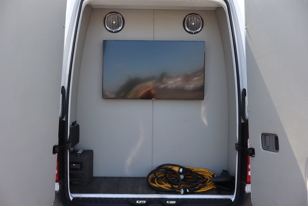 Used 2015 Mercedes-Benz Sprinter 2500 image 30