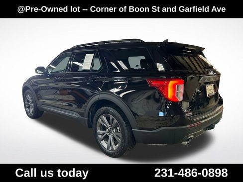 Used 2022 Ford Explorer XLT w/ Equipment Group 202A AWD/4WD image 3