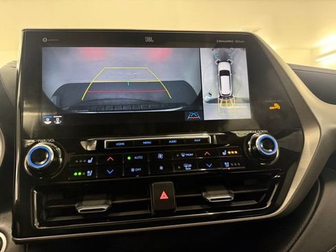 Used 2021 Toyota Highlander Limited image 24