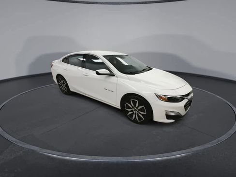 Used 2021 Chevrolet Malibu RS FWD image 2