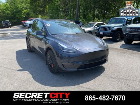 Used 2024 Tesla Model Y Long Range AWD/4WD image 3