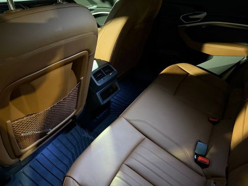 Used 2022 Audi e-tron Premium image 23