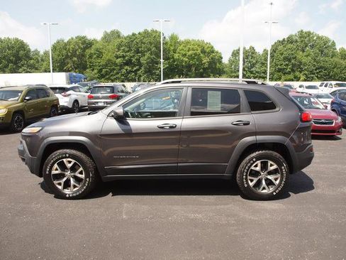 Used 2016 Jeep Cherokee Trailhawk w/ Comfort/Convenience Group AWD/4WD image 3